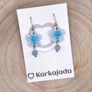 Pendientes Lila Azul de flor artesanal en arcilla polimérica con acabado brillante